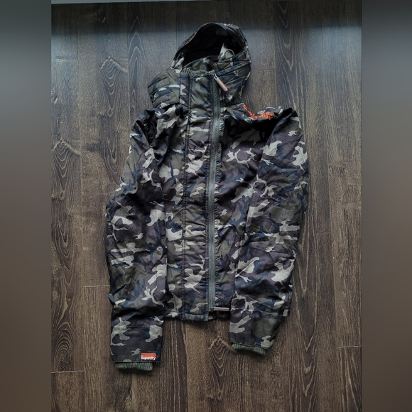SuperDry Camo Windbreaker - Picture 2 of 3